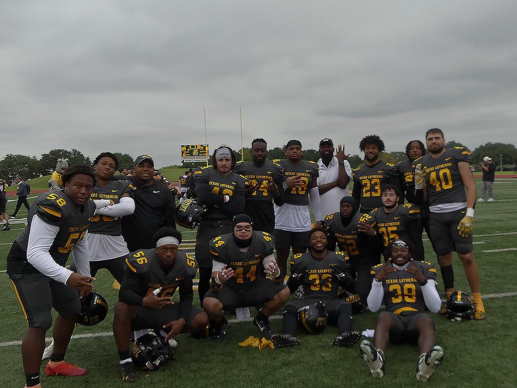 Another year in the books! Grateful to coach these men, the best is yet to come.

#GoDogs 🐶🖤💛