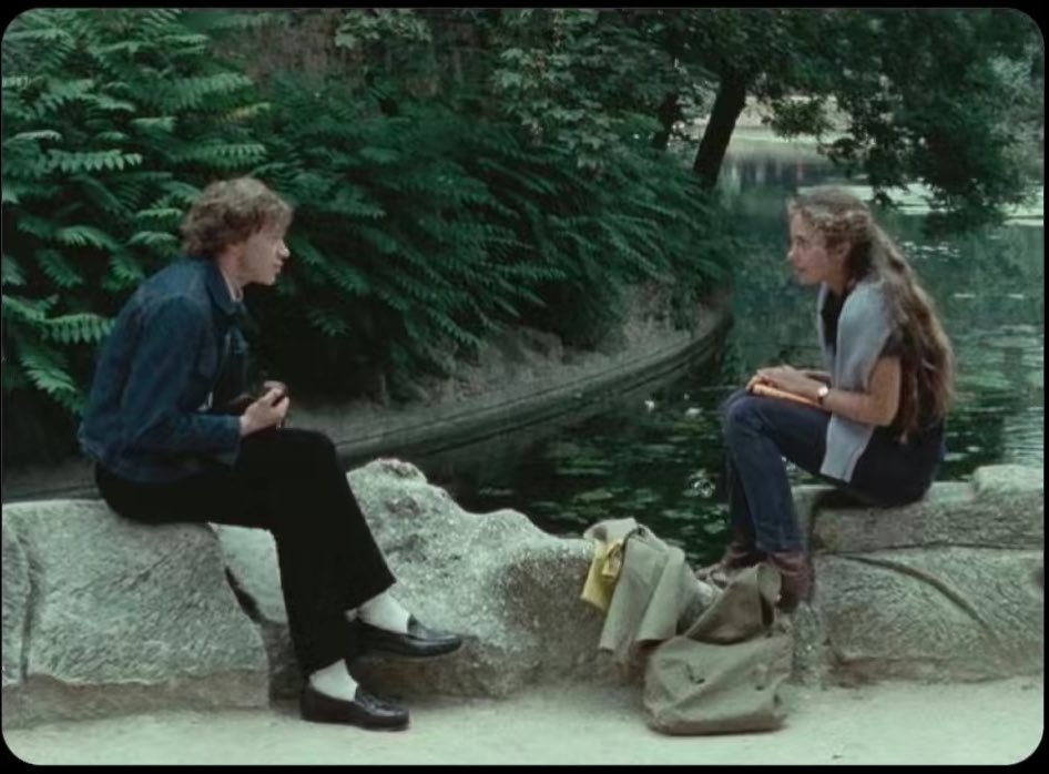 كان عندك مايكفي من حنين 
وكان عندي مايكفي من غرام 

ويوم قابلتك جلسنا ساعتين 
كلها راحت وش اخبارك تمام