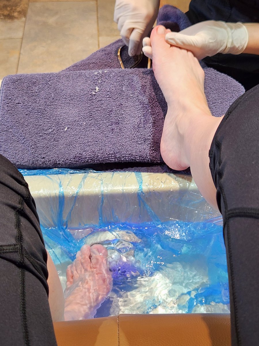 Busy ass day. How you know when summer is over? - when you haven't had a pedi since September & your long-time nail tech says you NEED one. 😆 Nails to follow. 
#selfcaremonday