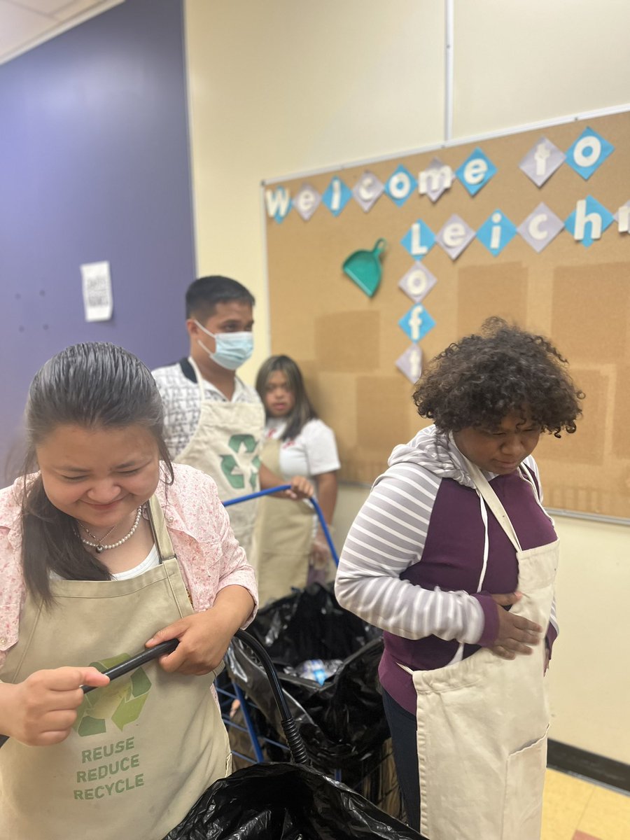 Leichmanctc's tweet photo. Recycling Crew ♻️ https://t.co/BgMS24r5Pv
