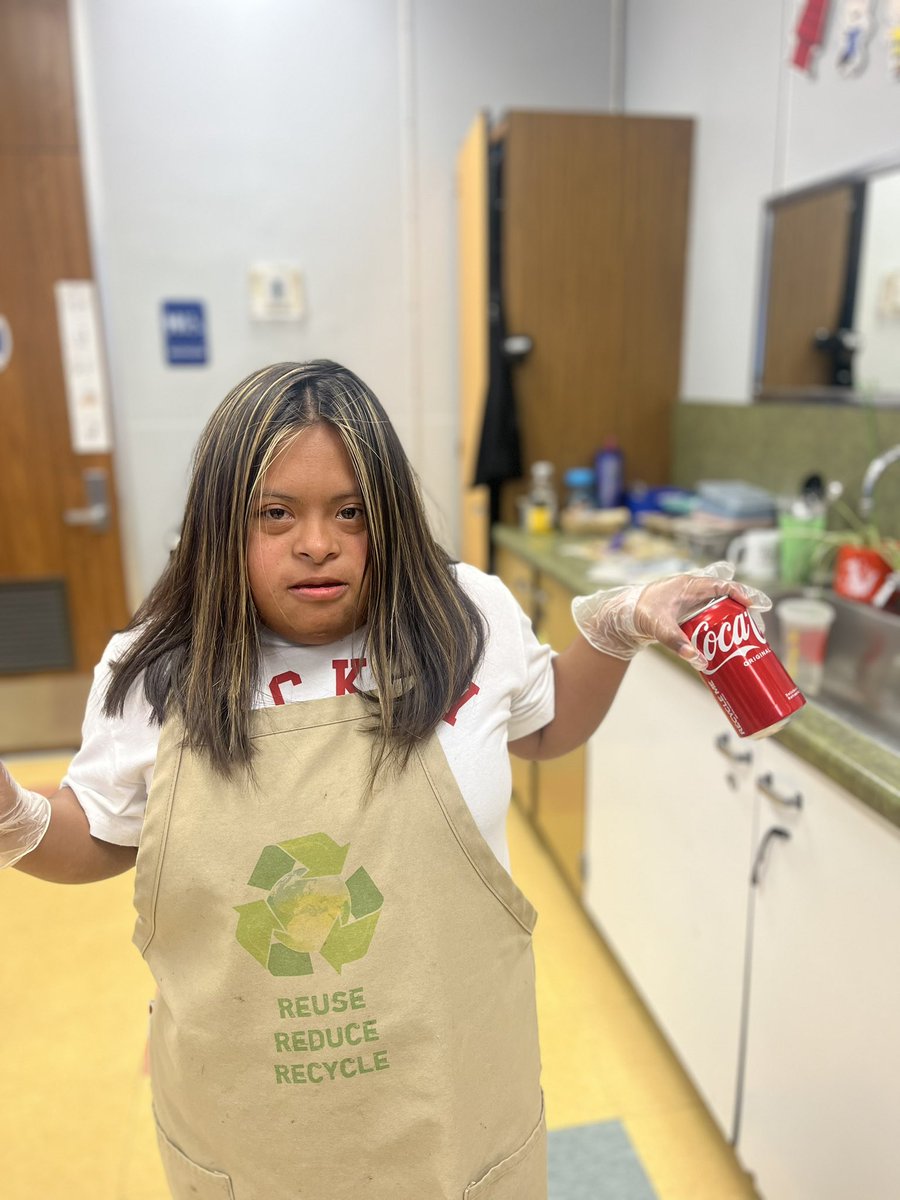 Leichmanctc's tweet photo. Recycling Crew ♻️ https://t.co/BgMS24r5Pv