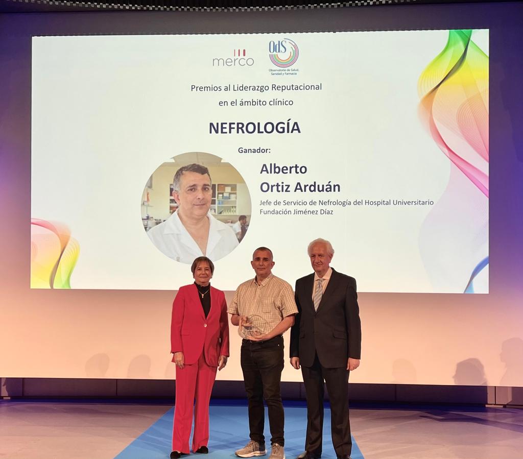 #PremiosMercoDS El Dr. Alberto Ortiz, jefe de nuestro Servicio de Nefrología, recibe el Premio Liderazgo Reputacional Sanitario en esta especialidad. ¡Enhorabuena!