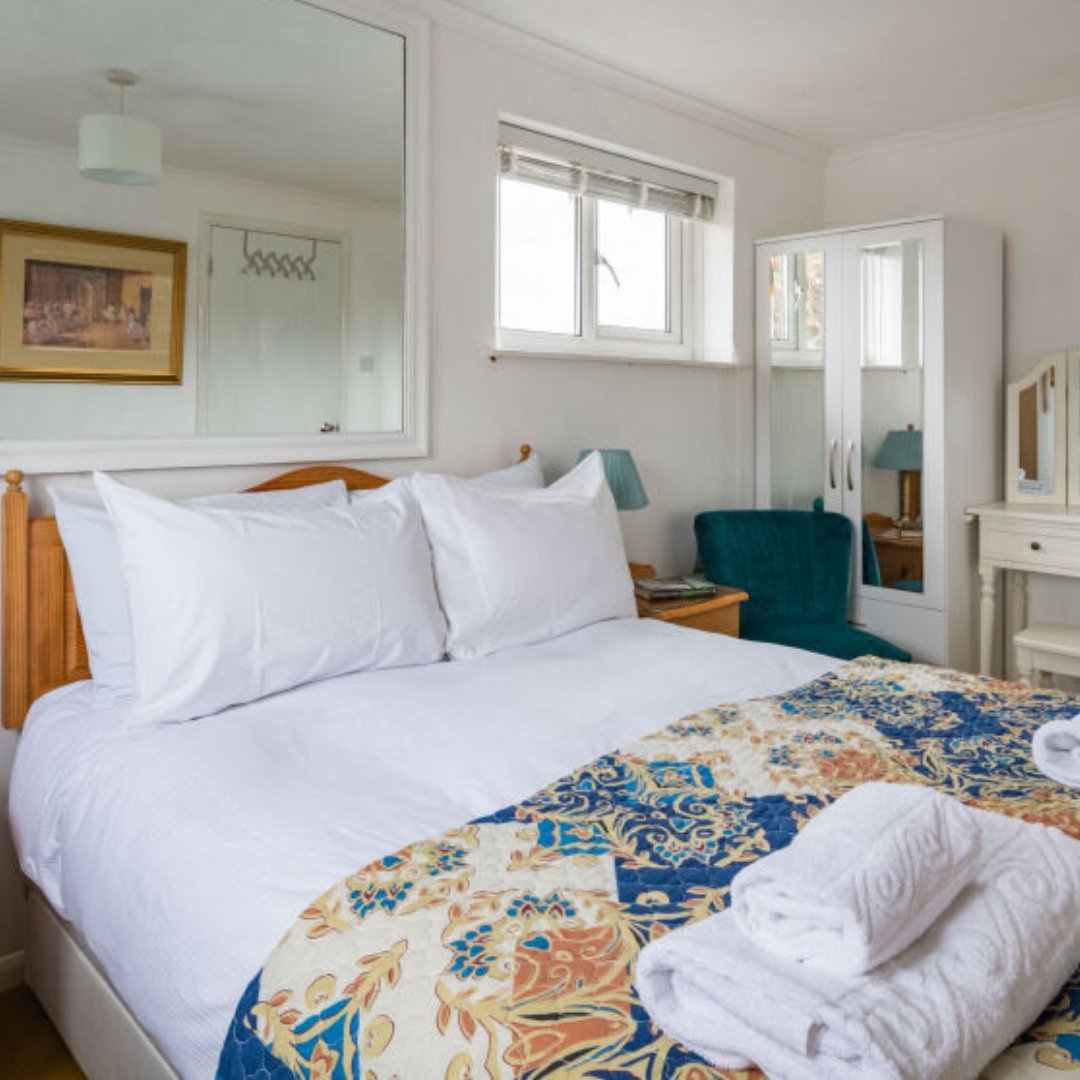 Check out this beautiful home, fit for a tea party! Sip, stay and soak up all the colours. Would you stay here? 👇

🔗 eu1.hubs.ly/H06bgDc0

#interiordesign #airbnb #accommodationinlondon #luxurytravel #explorelondon #shorttermlet #holidayrental #vacationrental