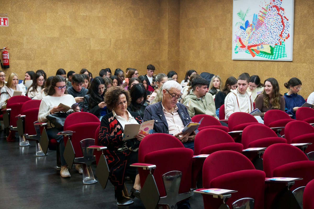 Facultad de Comunicación, Universidad de Sevilla tweet media