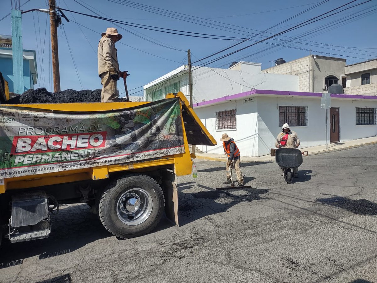 sergiobanosr's tweet image. Familia, iniciamos esta semana informando en la #RuedaDePrensa 🎙️, sobre las acciones realizadas en beneficio de las y los pachuqueños. 

👷🏻‍♂️ Aplicamos el #ProgramaDeBacheo en las colonias: Real Toledo, Fraccionamiento Pitahayas, colonia Río de la Soledad, Valle de San Javier,…