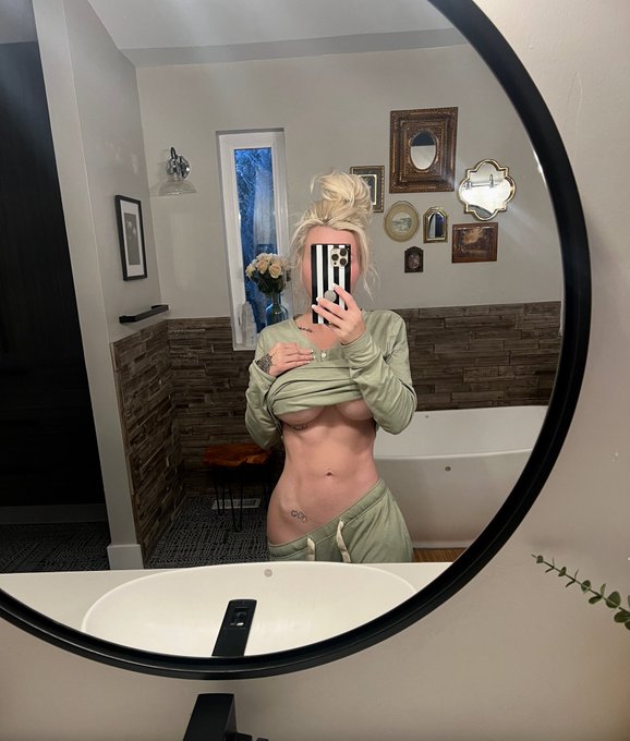 Early this morning 😘   How&rsquo;s your day so far? https://t.co/spHFTtDfMI