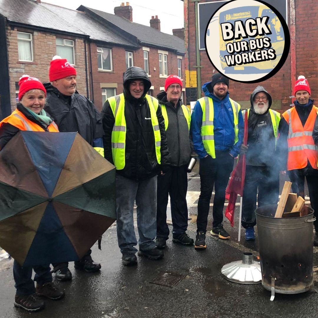 UniteNEYH's tweet photo. Our @GoNorthEast members at the Percy Main Depot standing strong in spite of storm Debi this morning!
#StopGNEGreed #PayTheRate #NoToCheapLabour https://t.co/L1CfJwiDa5