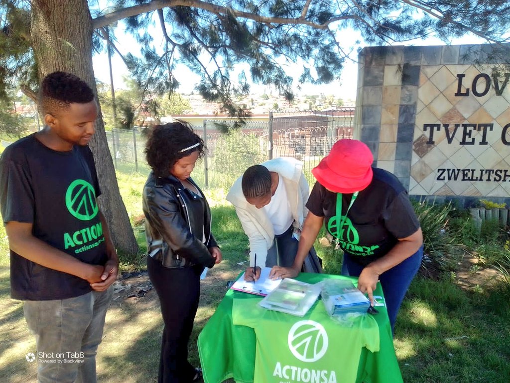 ActionsaECwf's tweet photo. Ivy Thongo the Regional Women's Forum Chairperson  engage herself and other Patriots in voters registration drive in Zwelitsha TVET College with the presence of the Provincial Youth Forum Luyolo Magaqa  @Action4SA  #RegisterToFixSA https://t.co/Lp78EW8YBx