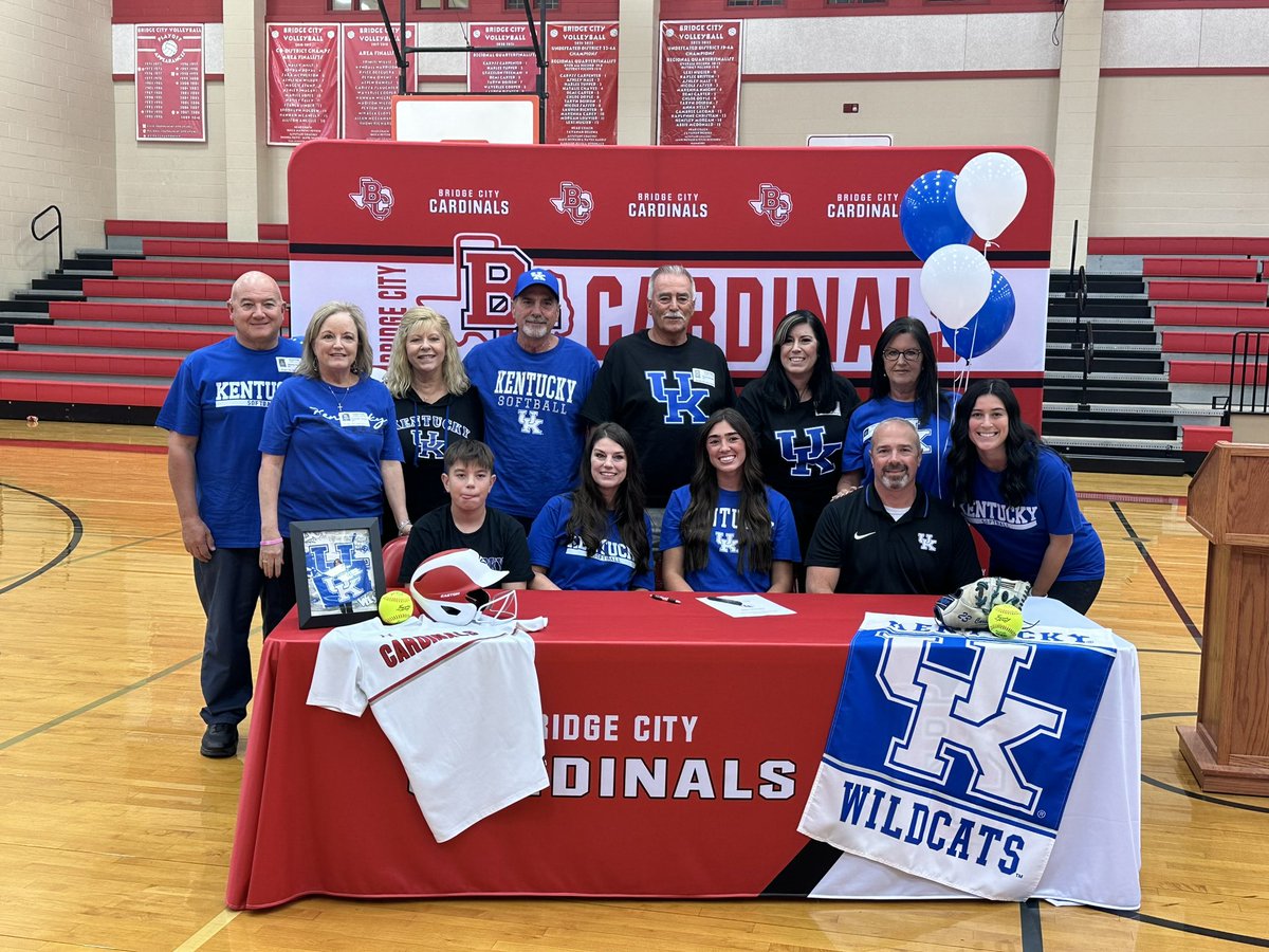 Congratulations to Carson Fall for signing to play D1 softball at the University of Kentucky! 

We are so proud and loved getting to celebrate her signing day!! We have no doubt she will continue to accomplish big things! 💙