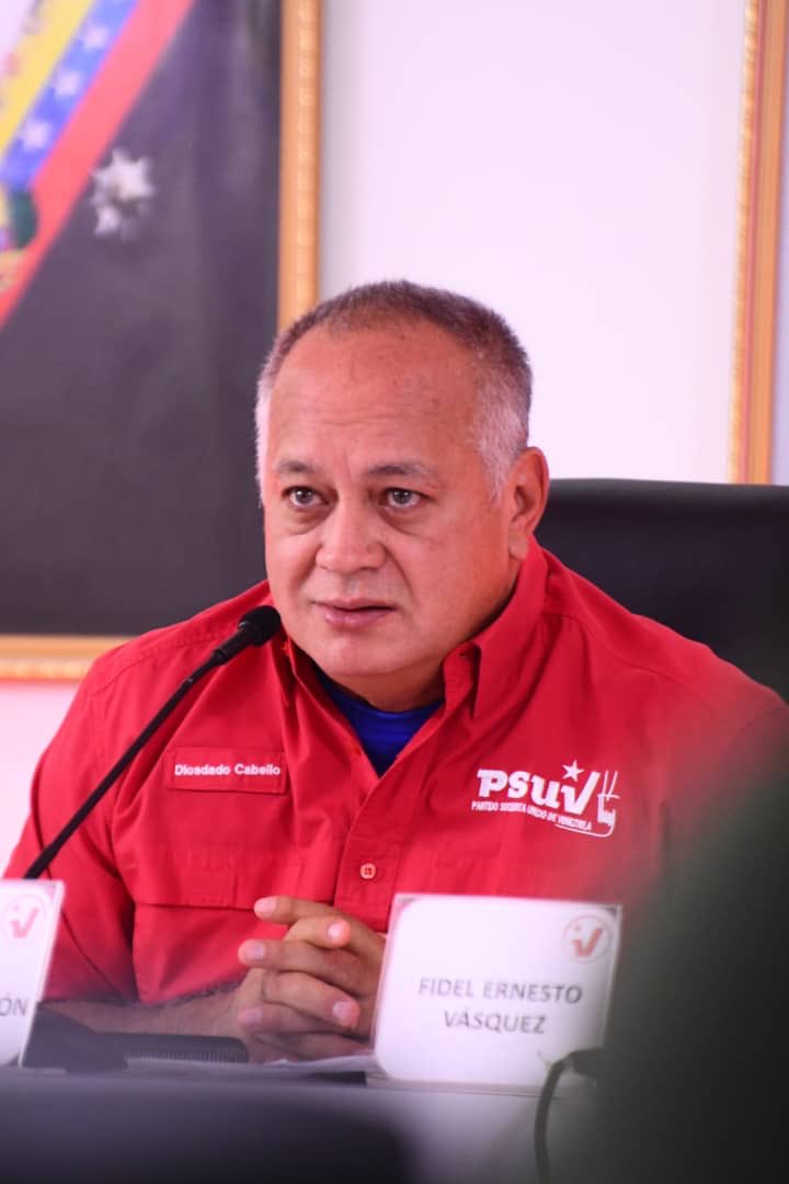 "La Unión Europea no asusta a nadie, ellos van detrás de lo que dice Estados Unidos, no hacen nada sino lo que el imperialismo les ordena", Diosdado Cabello. 

<a href="/dcabellor/">Diosdado Cabello R</a> 
#ElEsequiboX5EsVenezuela