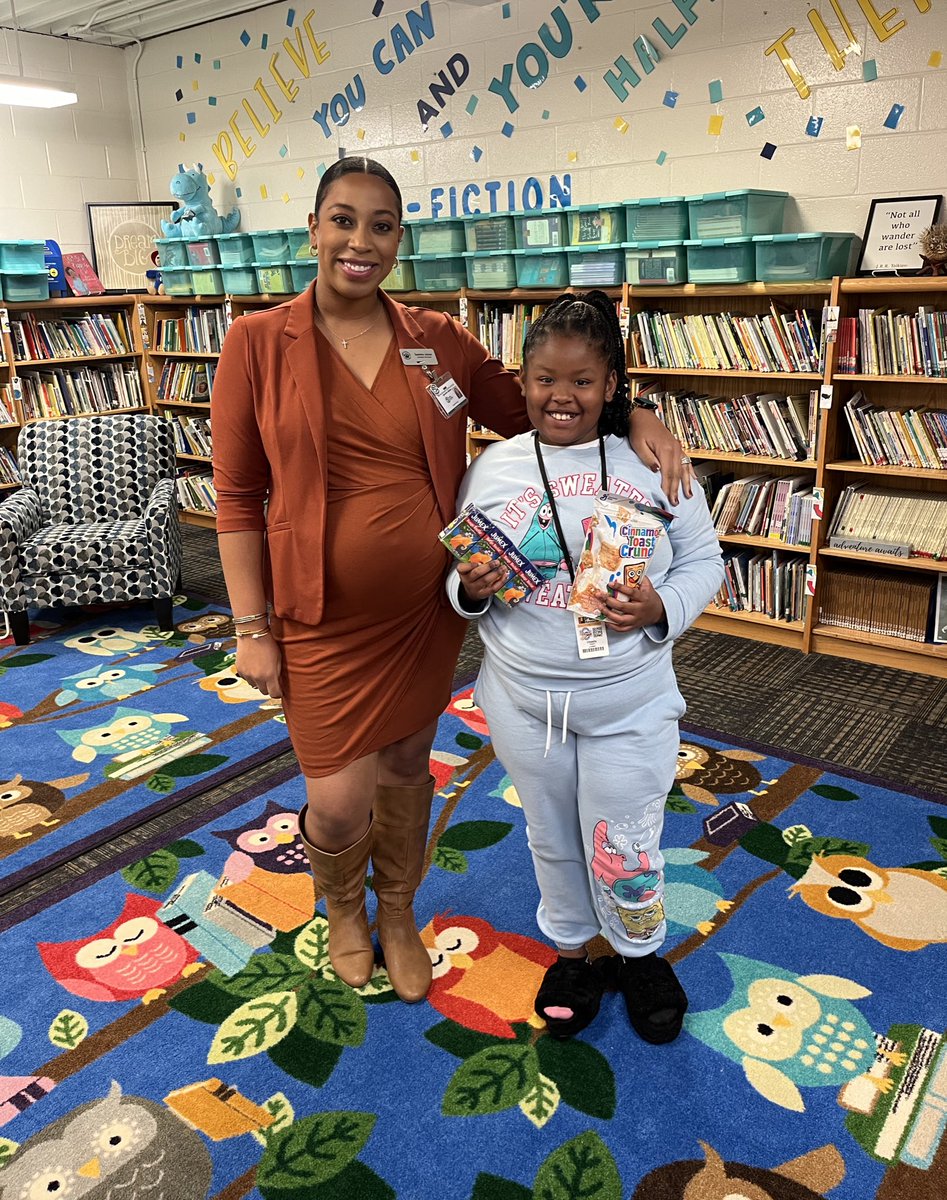 MrsQJackson's tweet photo. So proud of our amazing student leader, Chasity! She exemplifies @OrrsElementary expectations everyday! She took a visit through the Hanger today to get some of her fav things! 
#PBIS #extraORRdinary #StudentLeader https://t.co/9KcPVv9ZPX