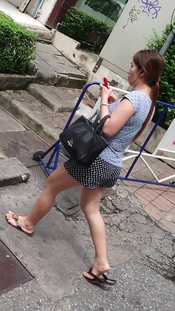 aofcool1's tweet photo. สาวจีนเดินผ่าน ชอบจริงๆรุ่นนี้ นมตูดน่าจะบีบมันส์ https://t.co/WqIhT9isaF