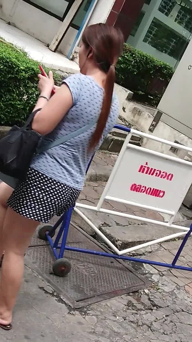 aofcool1's tweet photo. สาวจีนเดินผ่าน ชอบจริงๆรุ่นนี้ นมตูดน่าจะบีบมันส์ https://t.co/WqIhT9isaF