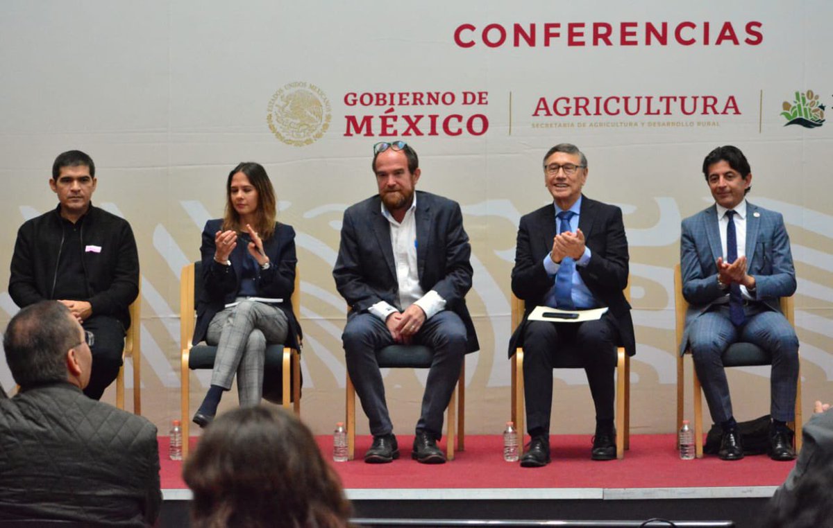 SSalud_mx's tweet photo. López Ridaura presentó el programa integral de transformación del sistema alimentario y dijo que para lograr los cambios se creó el Grupo Intersectorial de Salud, Alimentación, Medio Ambiente y Competitividad #GISAMAC para tener un sistema agroalimentario: saludable, justo, sostenible y competitivo