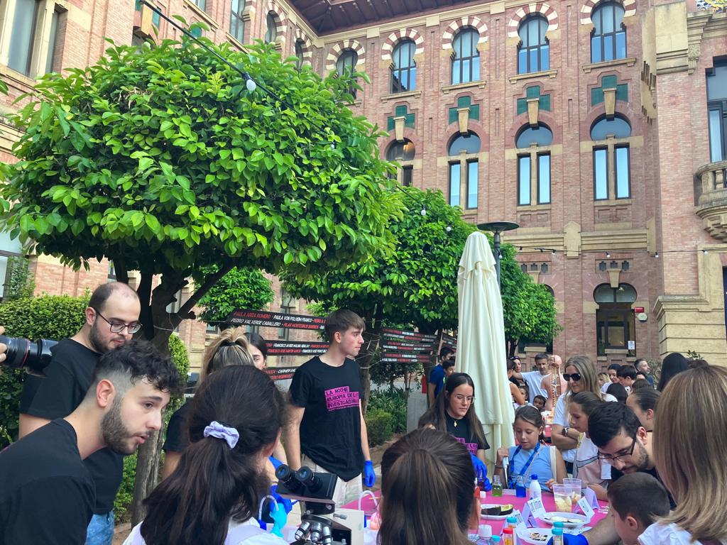 Más vale tarde que nunca!!! Inauguramos el perfil del grupo Bio-216 de la UCO con estas fotos de la pasada Noche Europea de los Investigadores #EuropeanResearchersNight