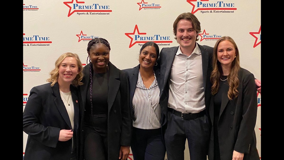 Congratulations to our marketing student team that competed at the <a href="/PrimeTimeSE/">PrimeTime Sports&Ent</a> Case Competition in Toronto this past weekend!! They received glowing feedback from the judges and reached the semi-finals! You represented Fanshawe well! #falconproud  #lksb #fanshawecollege