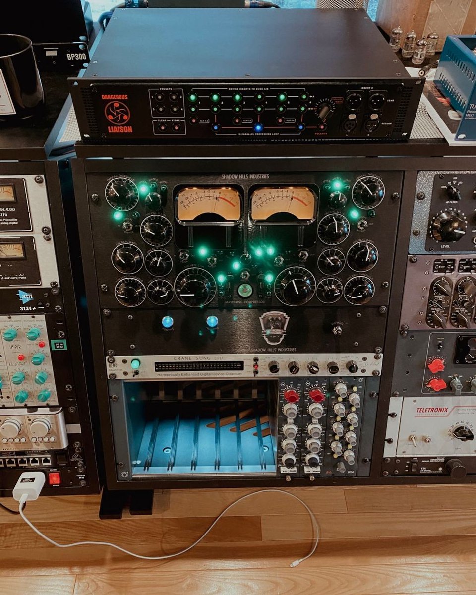 📸🗣️ Stephen Lee Price "I picked up a Dangerous LIAISON to try and make my life with hardware a little more fun. I'm honestly surprised at the transparency of this box and being able to audition gear has never been more immediate for me...Fun!"