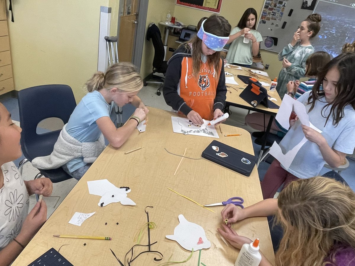 ME_fifthgrade's tweet photo. Mr. Prater’s science class is combining art and science by quilling an animal of choice from their biome projects! Already turning out so cool….stay tuned for final product https://t.co/OMpPXkZQFC