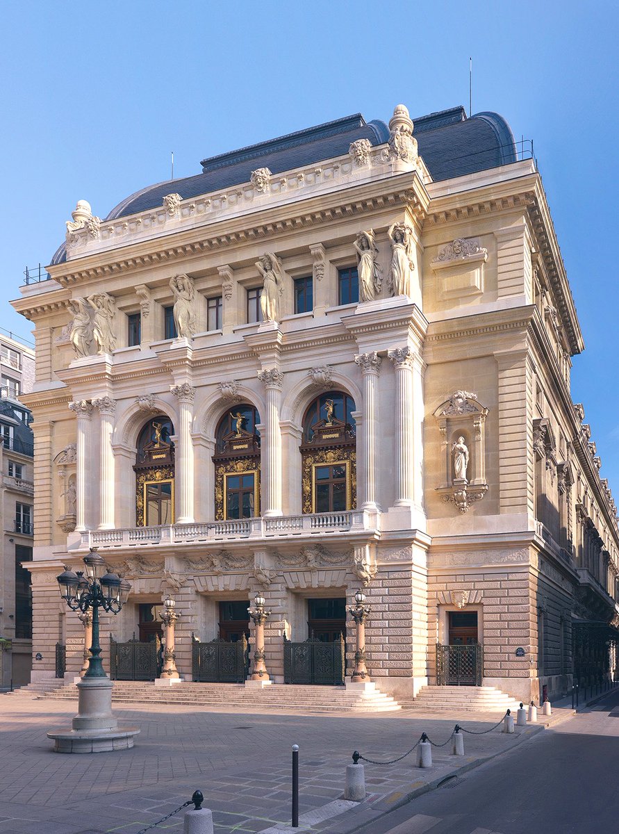 LouisLangree's tweet photo. Mois de novembre shakespearien à l’ @Opera_Comique : 
- MACBETH  UNDERWORLD (#création 🇫🇷) #PascalDusapin #ThomasJolly 
💙✨et nos productions en tournée ce mois-ci 
- HAMLET #AmbroiseThomas #CyrilTeste @CincySymphony 🇺🇸 
- ROMÉO &amp; JULIETTE 
#CharlesGounod
#ÉricRuf
#BühnenBern 🇨🇭 https://t.co/AR6bU33OY0