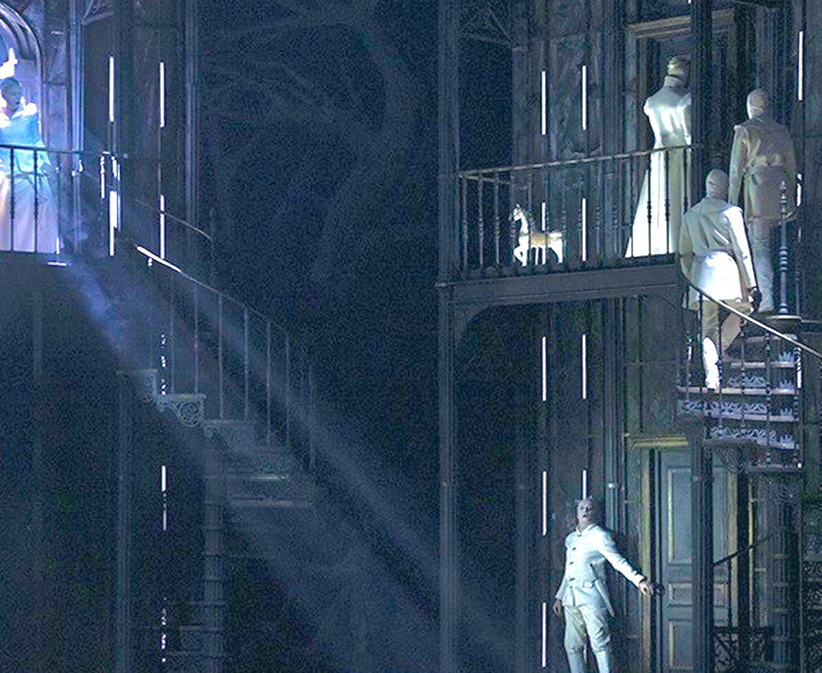LouisLangree's tweet photo. Mois de novembre shakespearien à l’ @Opera_Comique : 
- MACBETH  UNDERWORLD (#création 🇫🇷) #PascalDusapin #ThomasJolly 
💙✨et nos productions en tournée ce mois-ci 
- HAMLET #AmbroiseThomas #CyrilTeste @CincySymphony 🇺🇸 
- ROMÉO &amp; JULIETTE 
#CharlesGounod
#ÉricRuf
#BühnenBern 🇨🇭 https://t.co/AR6bU33OY0