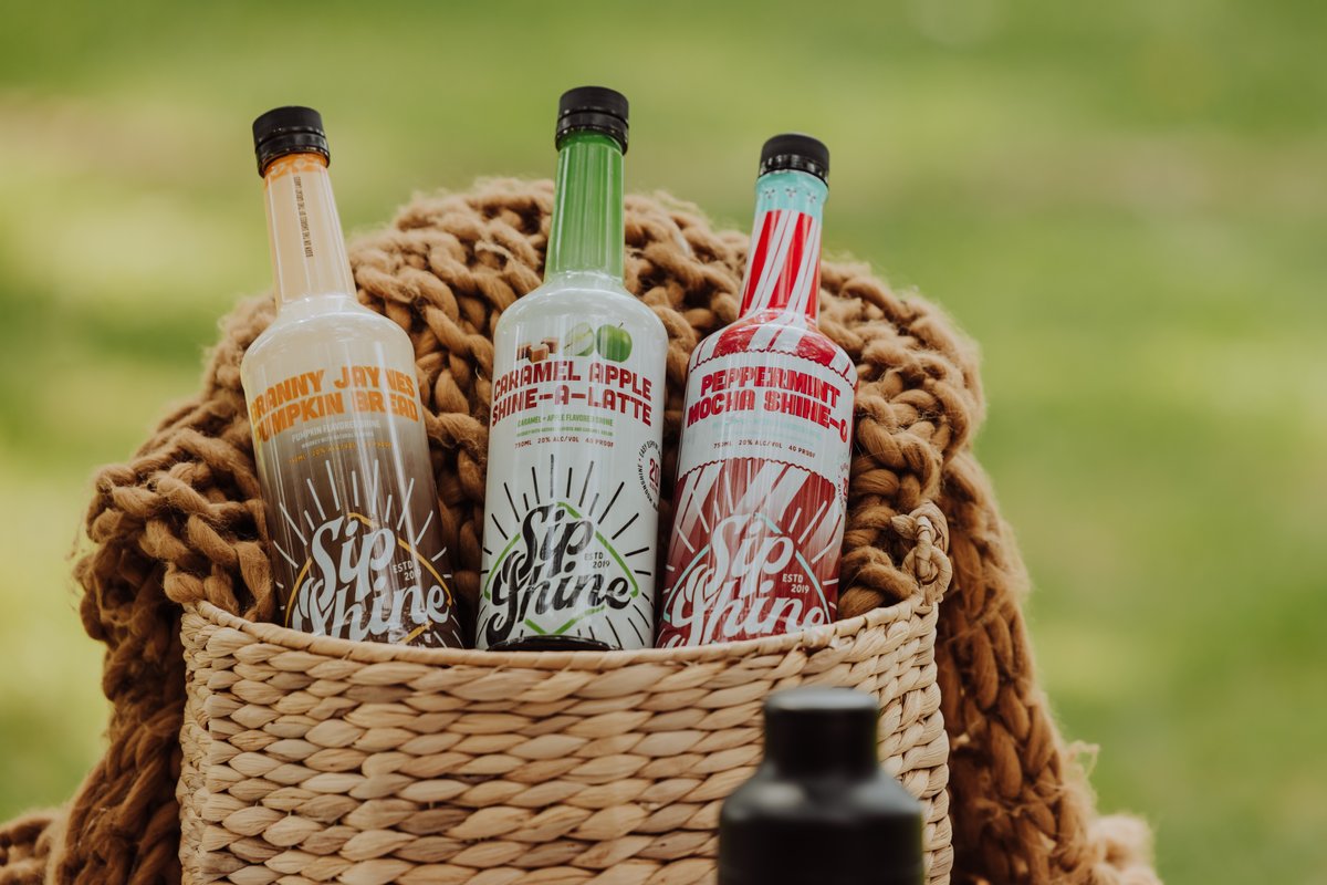 sip_shine's tweet photo. Peppermint Mocha MOONSHINE!? Yes please. 

#PeppermintMocha #Moonshine #SipShine #GitchaASip #Cheers https://t.co/pMeLH7HOuW