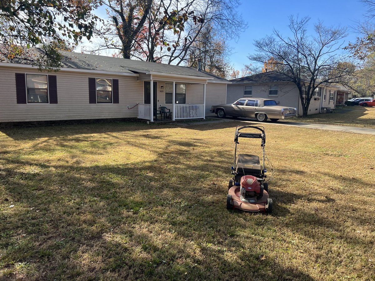 This afternoon I had the pleasure of mowing Ms. Logan’s lawn. She was inside resting ! Making a difference one lawn at a time .