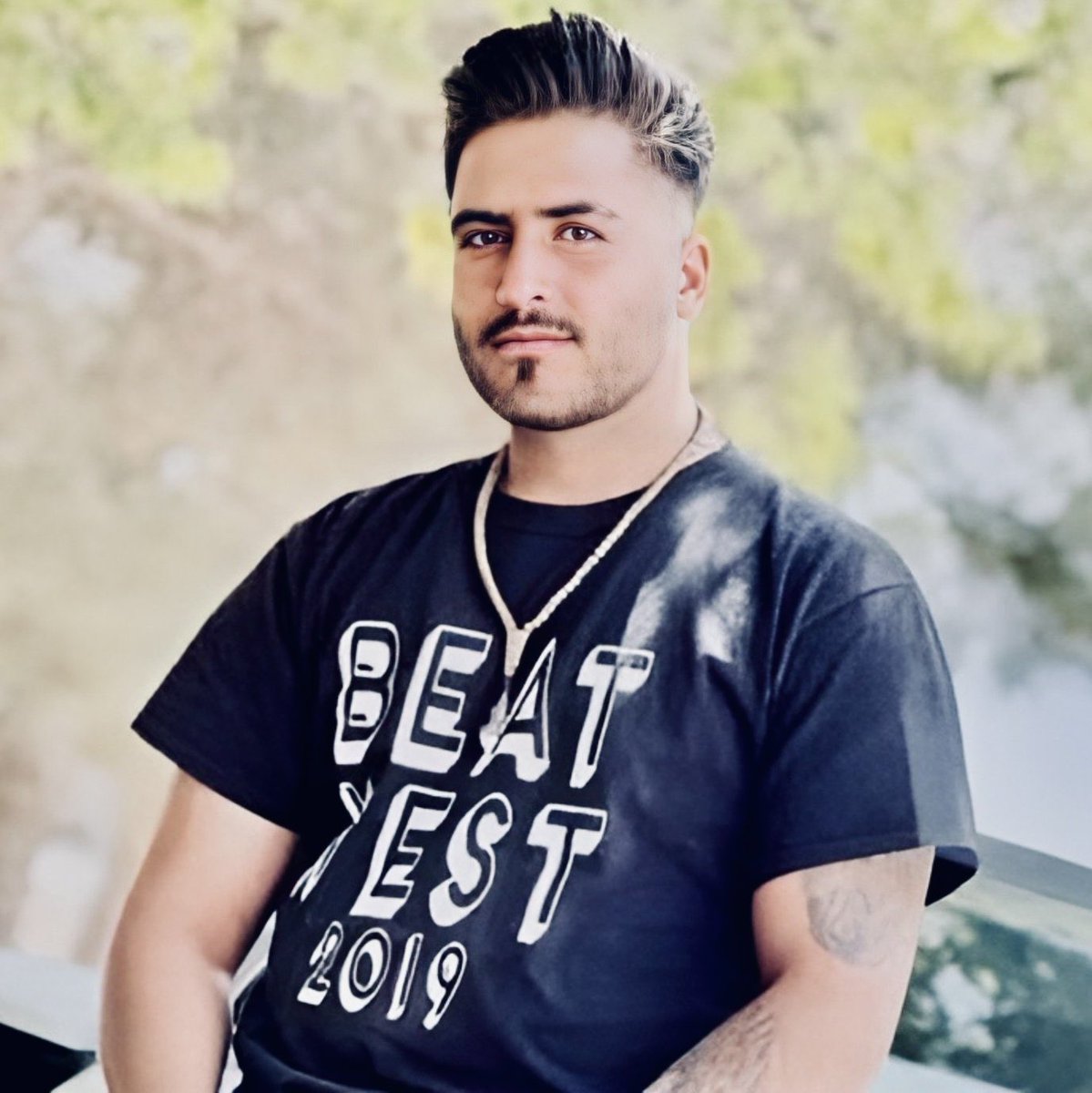 🔴دیوان عالی حکم "اعدام" #میلاد_زهره‌وند، از بازداشت‌شدگان قیام ژینا در ملایر را تایید کرد؛ جان میلاد به شدت در خطر است صدایش باشیم

میلاد زهره‌وند ۲۱ ساله، در ۴ آبان ۱۴۰۱ ربوده و در یک سناریوی ساختگی به اتهام "قتل یک نیروی حکومتی" به اعدام محکوم شده.

مزدوران اطلاعات سپاه میلاد