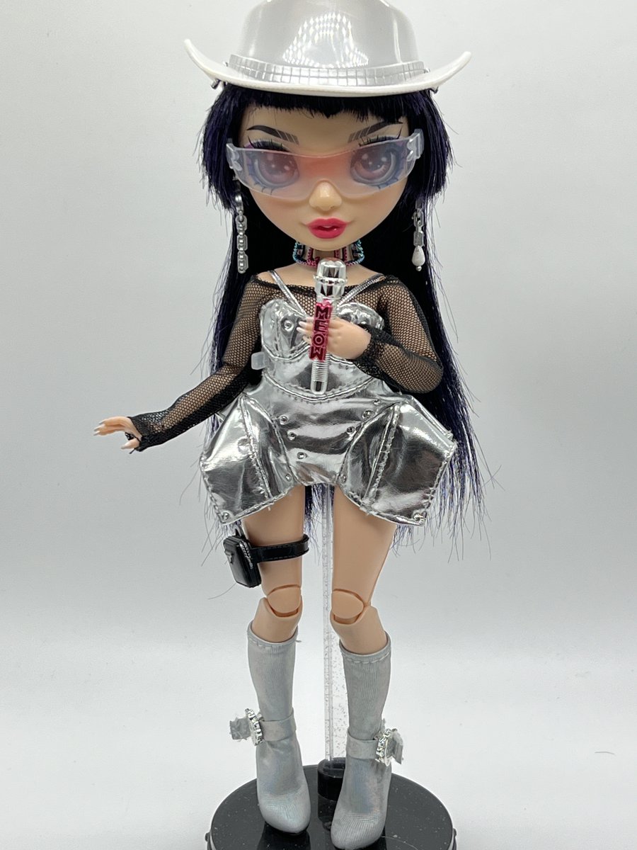 RuHamsDollRace's tweet photo. WE ARE HERE!
OUR FINALE IS SOON APPROACHING! 
We’ve asked our top three to come up with two looks
A look that represents them the best 
Category is “Ultimate You”

Second, we’ve asked our dolls to prepare looks a mini Music Videos inspired by and to the music from Beyoncé’s RENAISSANCE! 

Who’s going to take the crown? 
#RuHamsDollRaceS3 #RHDRS3FINALE