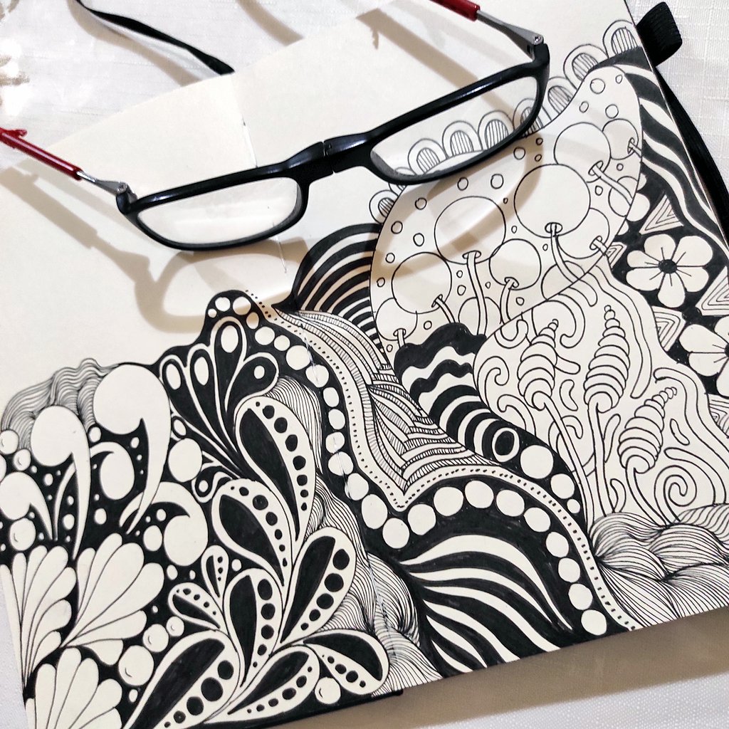 Ressamın seyir defterinden... #zentangle #mandala #drawing #doodleart