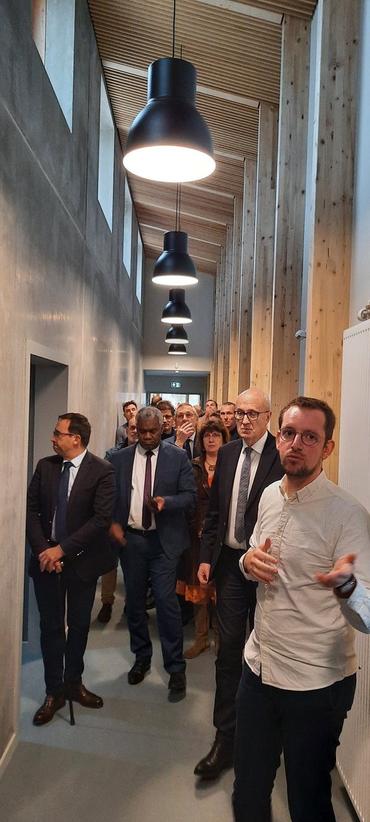 SDIS_63's tweet photo. Inauguration du bâtiment formation - 
1.000 m², construction en ossature bois avec utilisation de bois local et isolation paille, est le premier a être livré. 
🤝Projet conduit conjointement par les services du @Departement63  et du Sdis 63 https://t.co/8O4rEWXUAs