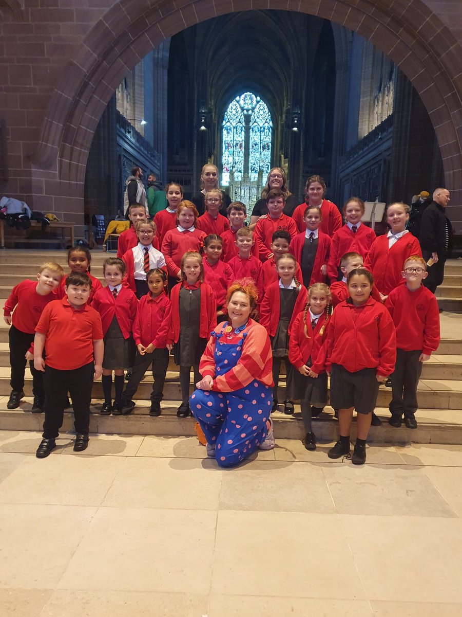 Look at our wonderful Anti-Bullying Project choir with the lovely @lizzieacker_ standing together against bullying and prejudice 
@AshKnotty
@iqmaward 
@NDCS_UK 
@ABAonline