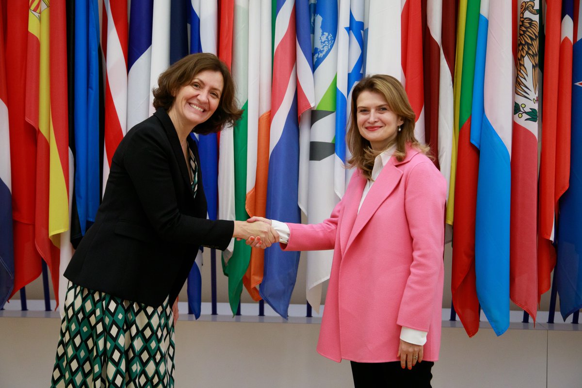 🇱🇹 &amp; <a href="/OECD/">OECD ➡️ Better Policies for Better Lives</a> agreed to launch a resilience training program to fight disinfo &amp; other foreign threats – crucial in current polycrisis world. It will be an important tool for peer learning with partner countries &amp; practical component of broader OECD Information Integrity Partnership.