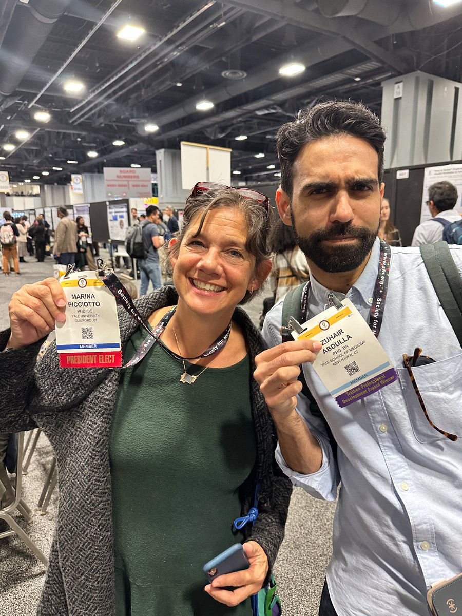 One of these badge tags is *slightly* more impressive than the other 😉 (@MarinaP63)
#SfN2023