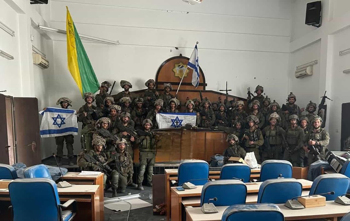 Marchfoward's tweet photo. KEMASKINI 

Gambar tular di media sosial Israel bahawa Pasukan Briged Golani IDF sudah menawan Bangunan Parlimen di Bandar Gaza https://t.co/y4t9UkNJnc