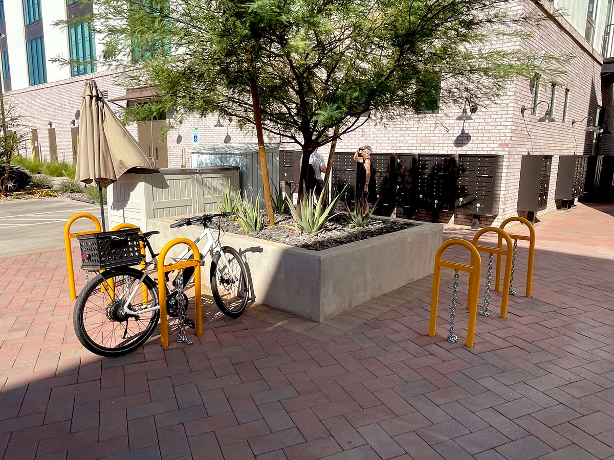 Last week I got the chance to visit the first car-free neighborhood built from scratch in modern day America. Come with me as I explore <a href="/culdesac/">Culdesac</a> — a 17-acre oasis of walkable living in the otherwise sprawling, car-dependent metropolis of Phoenix. 🧵