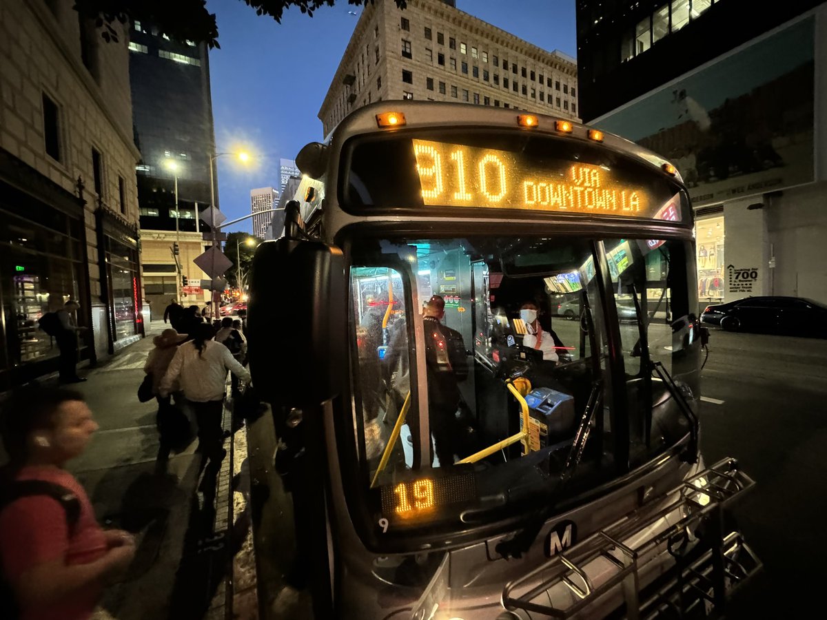 Thanks to our regulars and newbies for riding with us today! All the info you need to ride during the DTLA 10 freeway closure is here: wp.me/p26tDN-AsX 📷 this afternoon’s commute