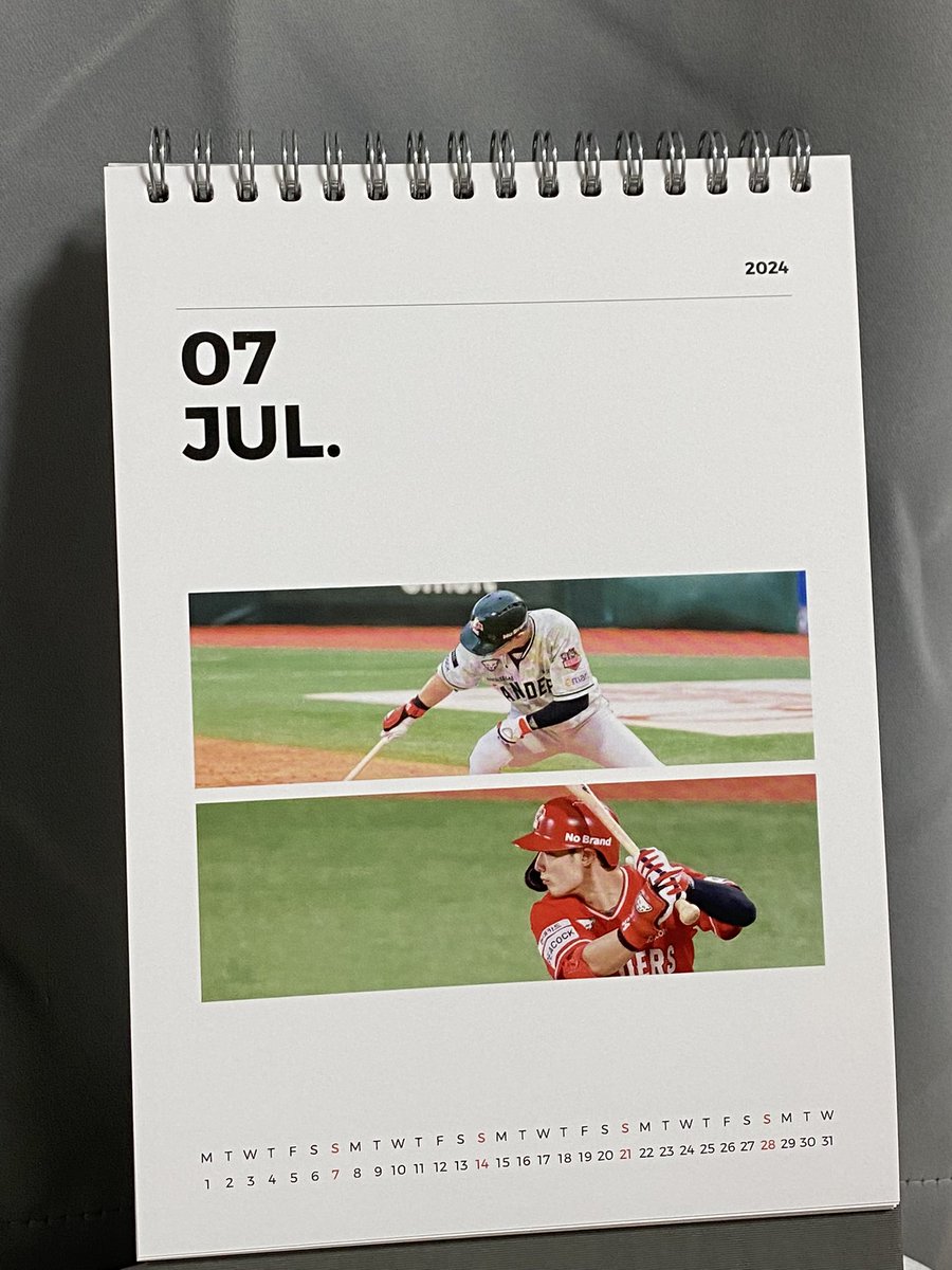 안녕하세요!
개인 소장용으로 2024 달력 제작했는데 RT 추첨으로 한 분께 달력 보내드려요! 퀄리티 신경 안 쓰시는 분!! 그리고 택배비 부담 가능하신 분만 참여 부탁드려요 기한은 다음주까지!! 다음주 쯤에 뽑겠습니다🙇‍♀️ (((대부분 큐식 사진임)))