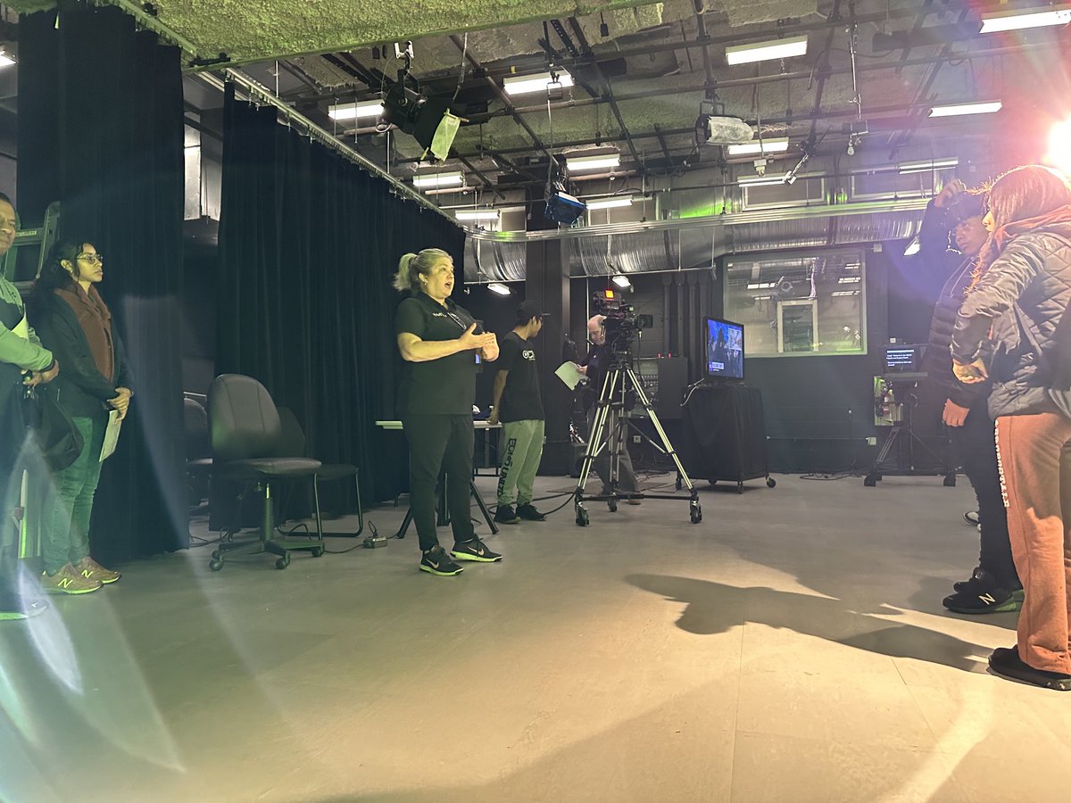 yaniralizrod's tweet photo. Argyle MS students visited the #igniTehub, @MCTVsocial studio, Science building & Raptor Central. DM me if your school wants a campus visit! @MCPS #YouBelongHere Thank you to all my colleagues for this successful visit! @MCEngage @montgomerycoll https://t.co/CaZDQCOmIT