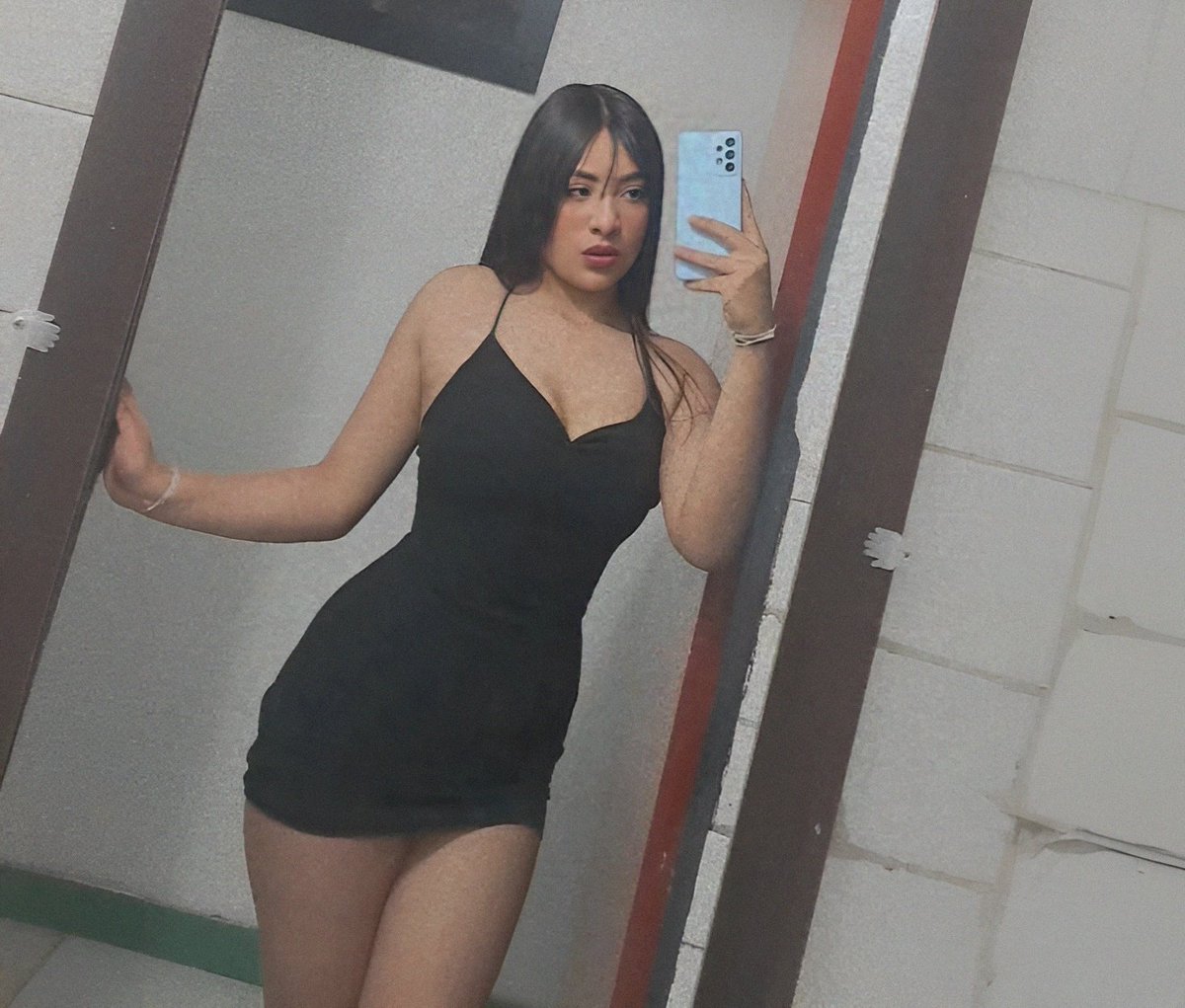 DaayaanaaL's tweet photo. Si no le dan Rt a mi nuevo outfit me pongo triste 🥺 https://t.co/1Cprbpfuqh