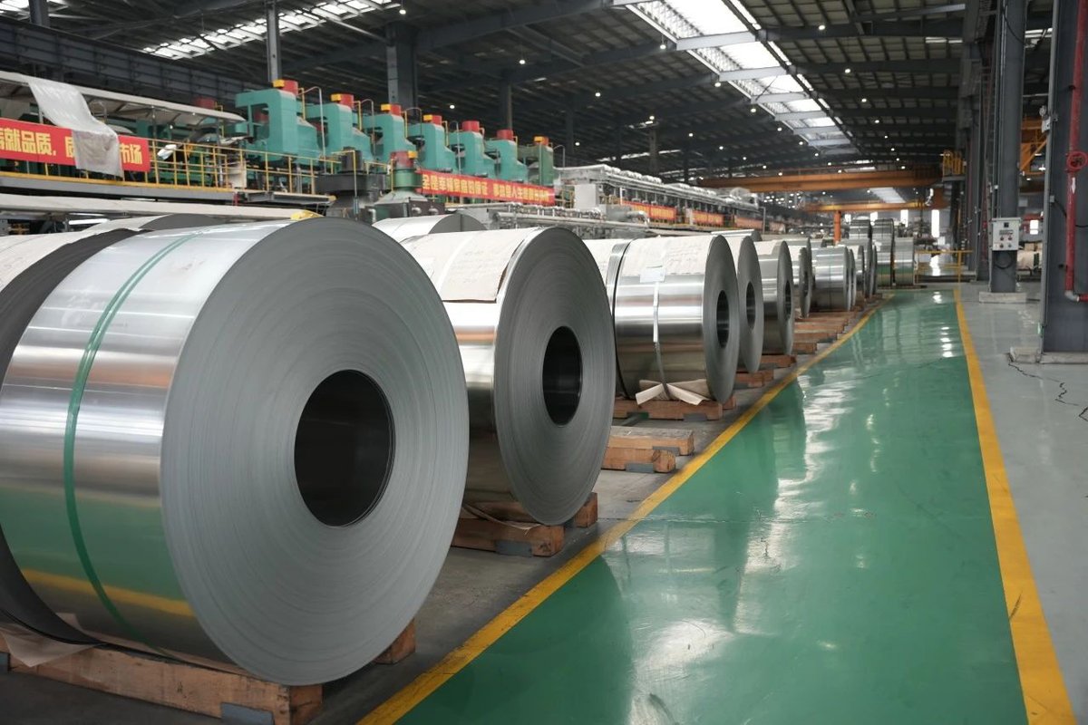 PDChina's tweet image. How thin can stainless steel be?
A Chinese company has presented the world's thinnest stainless steel with a mere 0.015mm using self-developed manufacturing facility. This ultra-thin hand-torn steel will be applied in sectors incl. aerospace and electronics. #TechBreakthrough