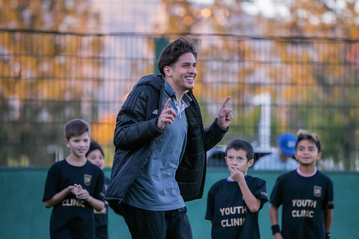 The next generation of Black &amp; Gold. 🖤💛

Thank you to everyone who attended our LAFC Youth Clinics presented by <a href="/StaterBrosMkts/">Stater Bros. Markets</a> 

#LAFC