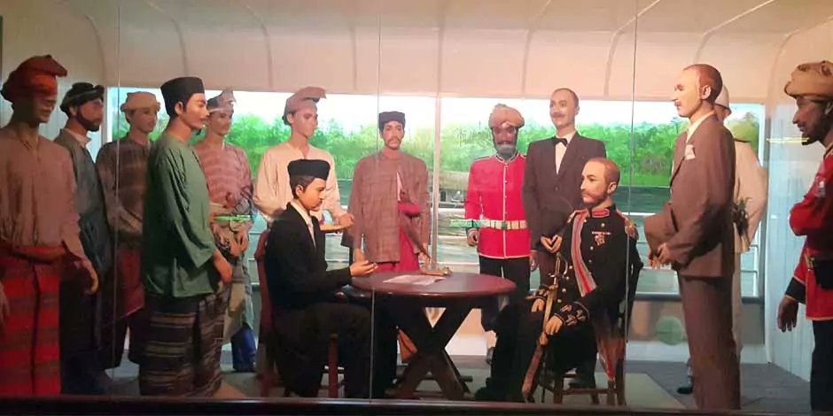 thepatriotsasia's tweet photo. "Perjanjian Pangkor 1874: Permulaan Scam British di Tanah Melayu."

Perak, seperti namanya ia kaya dengan sumber perak. 

Namun, satu ketika dulu berlakunya Perjanjian Pangkor yang gugat kedaulatan dan jadi punca masuknya orang-orang putih ke dalam pentadbiran negeri Perak. https://t.co/JIpObN5XVT
