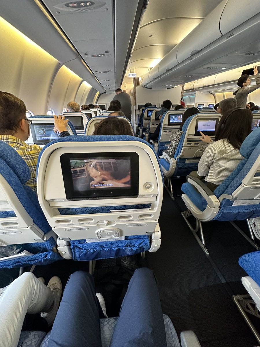 I fly economy class 😆