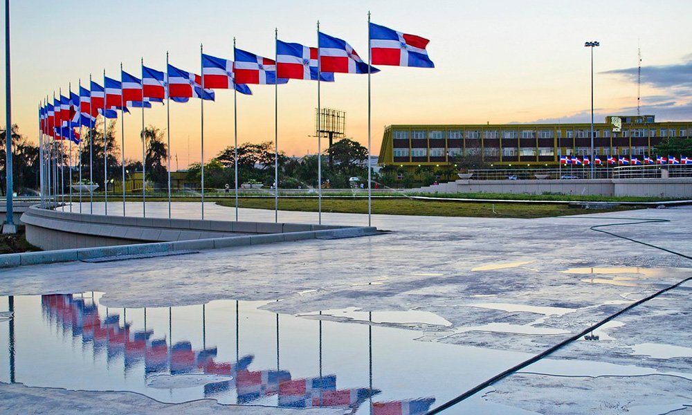 LeonardoJaquez's tweet photo. Me informan que un grupo de la mas alta intelectualidad del país hará público un comunidado para advertir a la sociedad sobre los peligros que representa para la democracia, la institucionalidad y el porvenir de la nación dominicana la posibilidad de un regreso al poder de las tenebrosas y peligrosas fuerzas del pasado que gobernaron la RD. ¡Estemos atentos!

#JaqueMae