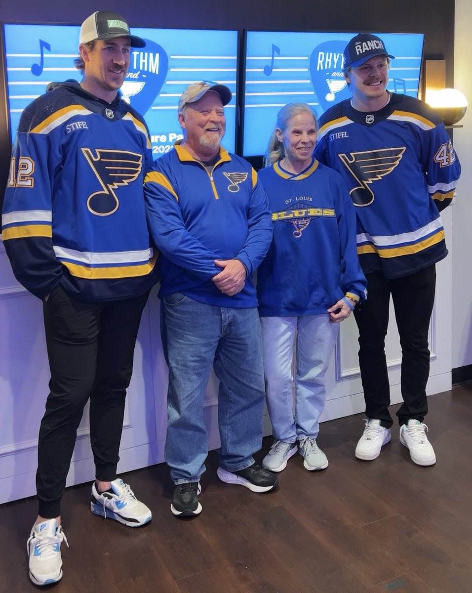 StLouisBlues's tweet photo. It wouldn’t be a @stlbluesSTH Picture Party without your favorite Blues! #stlblues https://t.co/f53A0Mw0ip