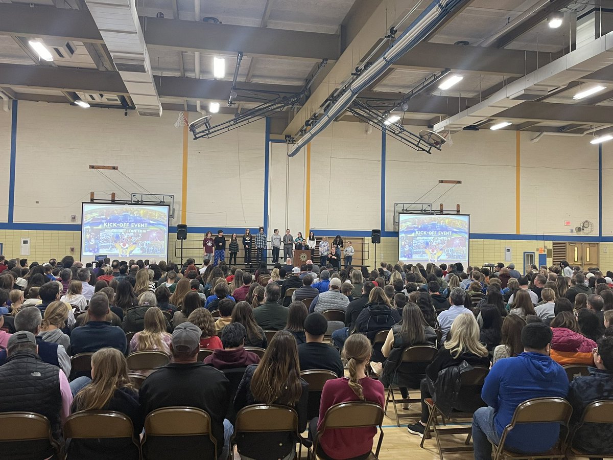 LTWaterman's tweet photo. Welcome to the @LTHS_D204 Class of 2028! 

#WeAreLT https://t.co/zW4OzHIaXM