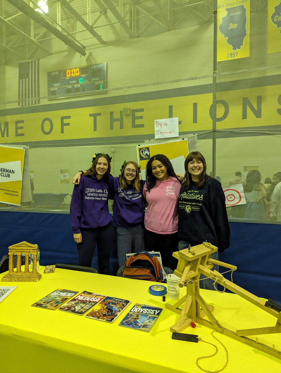 LT_Latin's tweet photo. Latin club is excited to welcome the class of 2028 to @LTHS_D204 tonight! #WeAreLT https://t.co/pCTEC5Wdz7