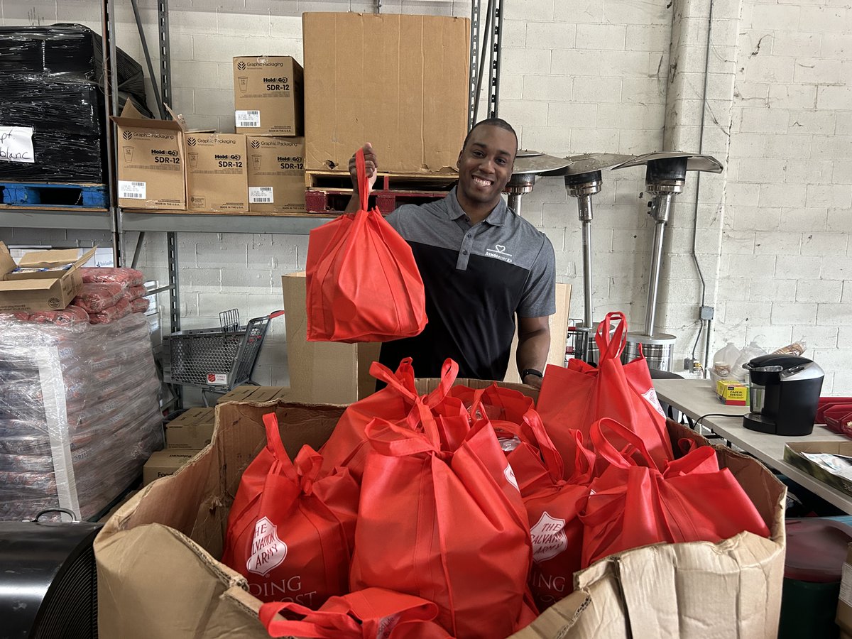 atmosenergy's tweet image. At Atmos Energy, we want to fuel hope and growth for our neighbors by giving back. Thanks to our employees, we were able to raise more than $1.4 million for the United Way, No Kid Hungry and The Salvation Army during our Year of Giving Week. 💙

#HungerAndHomelessAwarenessWeek