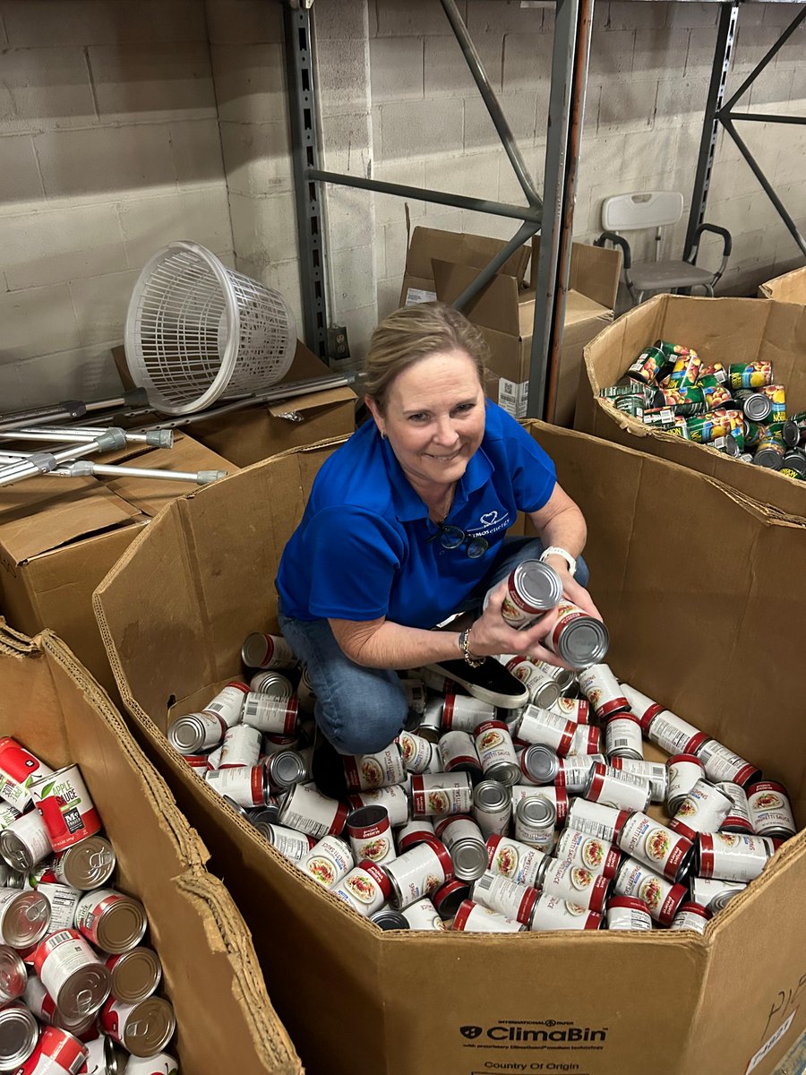 atmosenergy's tweet image. At Atmos Energy, we want to fuel hope and growth for our neighbors by giving back. Thanks to our employees, we were able to raise more than $1.4 million for the United Way, No Kid Hungry and The Salvation Army during our Year of Giving Week. 💙

#HungerAndHomelessAwarenessWeek