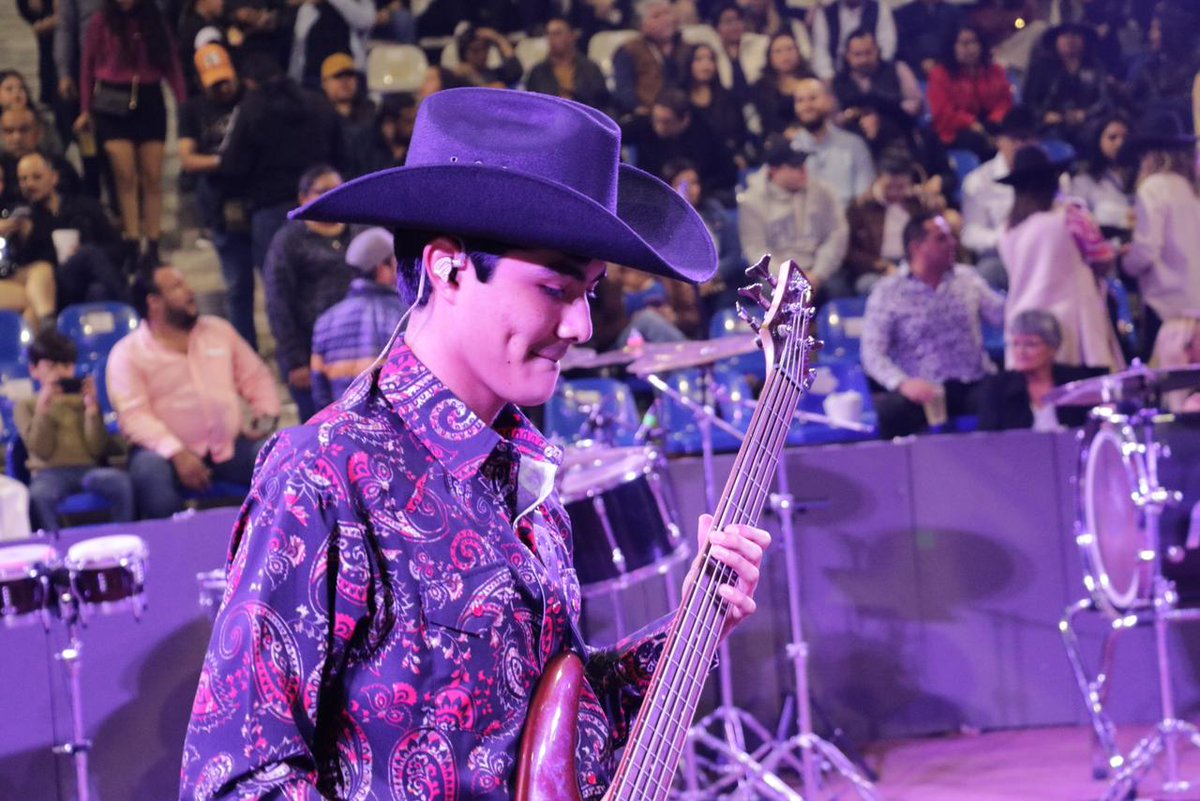 HermanosRoman's tweet photo. Abriendo concierto a @bandamsoficial en CD. Victoria, una gran noche llena de nuevas experiencias. 
Y puro HR3 viejo 
.
#hr3 #cdvictoria #tamaulipas #bandams #AllInPromotions #allinmagazine #concierto https://t.co/80m62Z7RL9